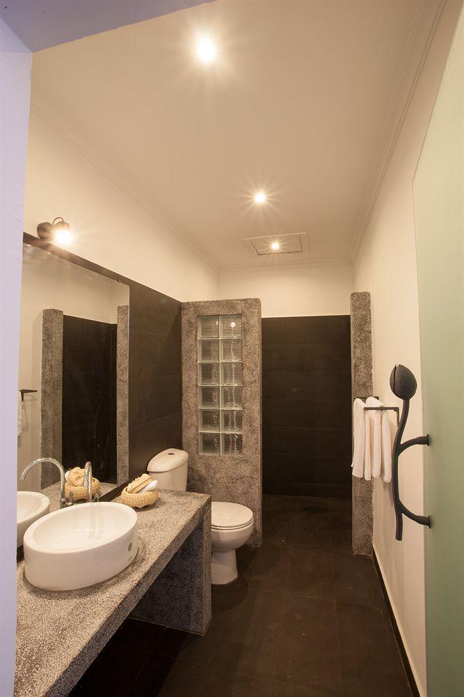 The 252 Hotel Phnom Pen Exterior foto