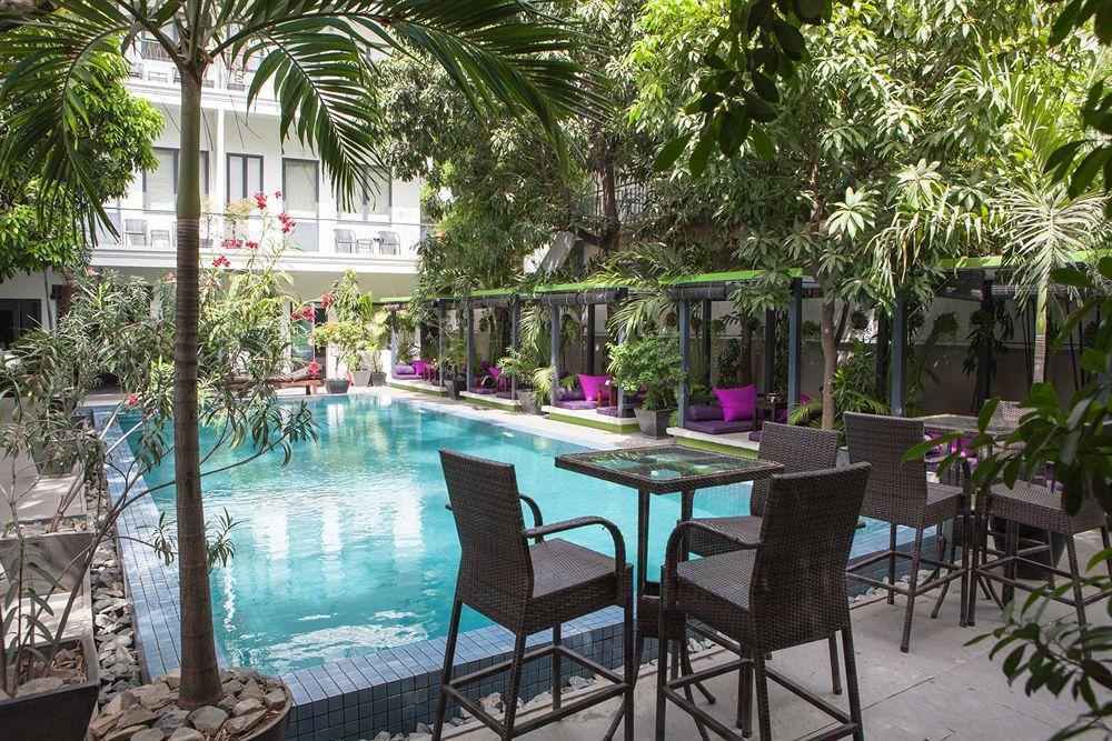 The 252 Hotel Phnom Pen Exterior foto