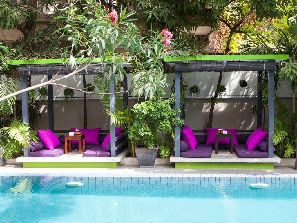 The 252 Hotel Phnom Pen Exterior foto