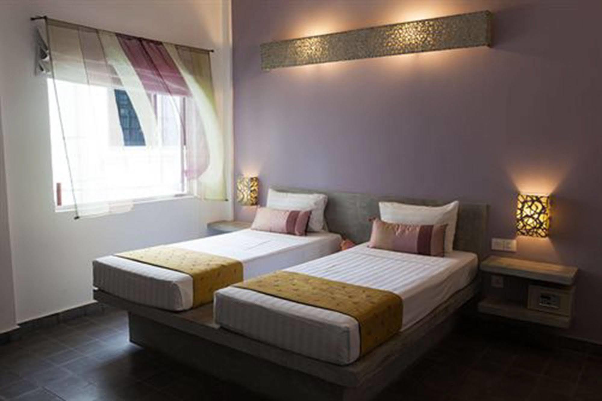 The 252 Hotel Phnom Pen Exterior foto