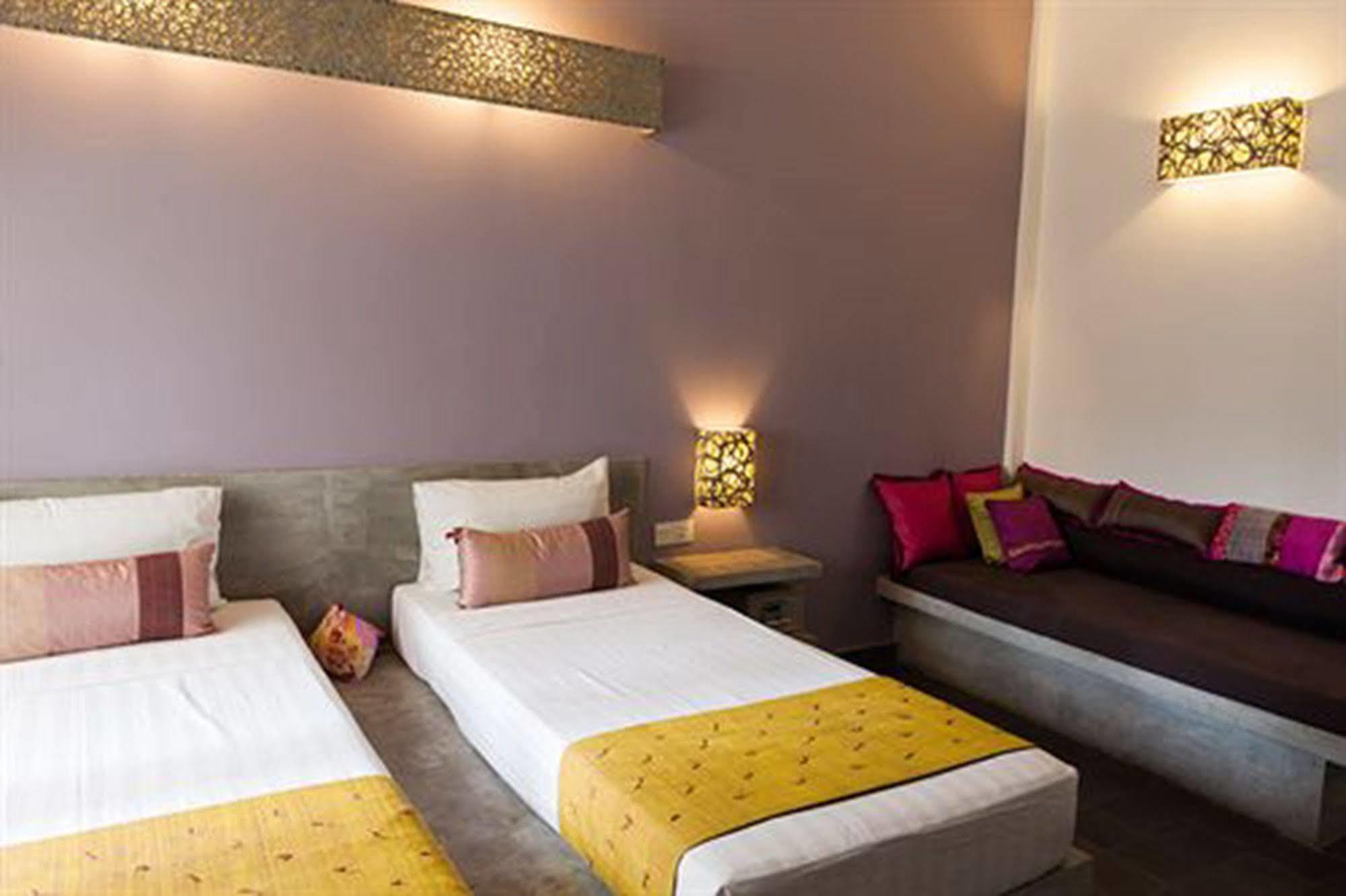 The 252 Hotel Phnom Pen Exterior foto
