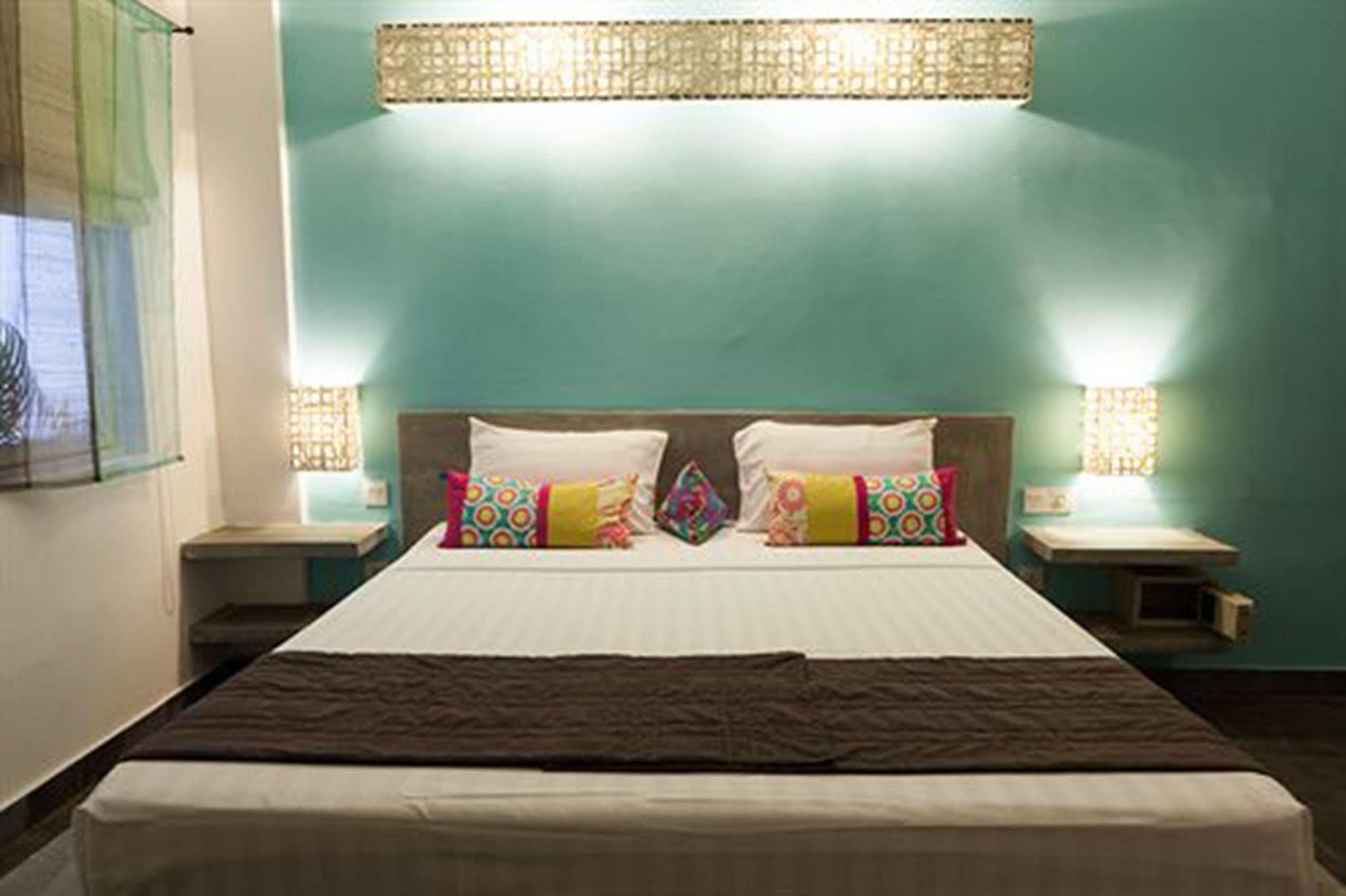 The 252 Hotel Phnom Pen Exterior foto