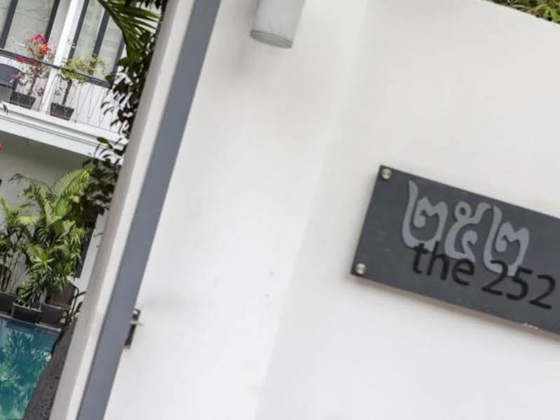 The 252 Hotel Phnom Pen Exterior foto