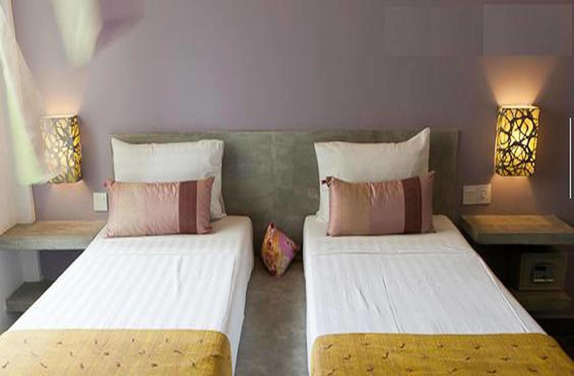 The 252 Hotel Phnom Pen Exterior foto