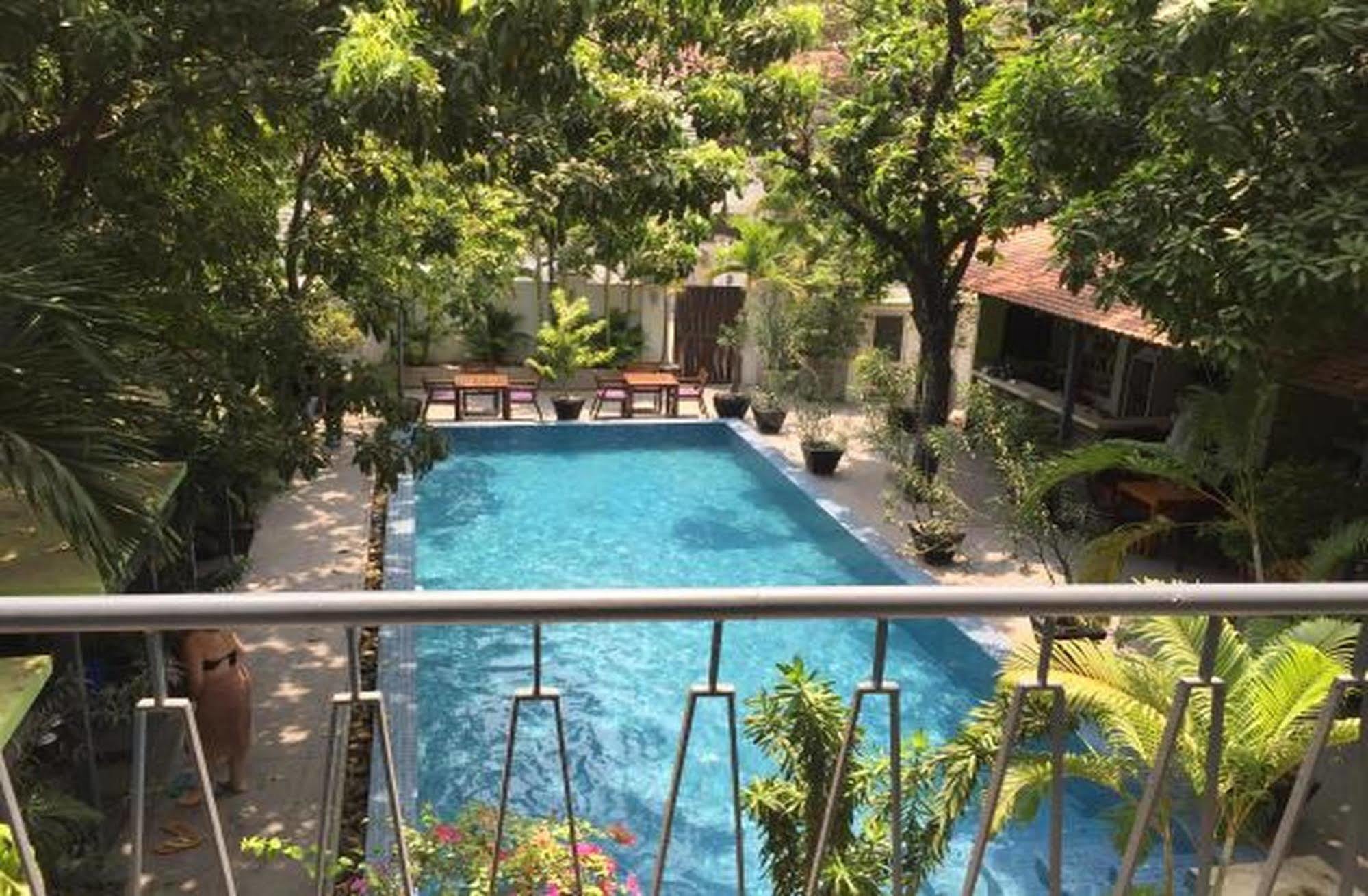 The 252 Hotel Phnom Pen Exterior foto