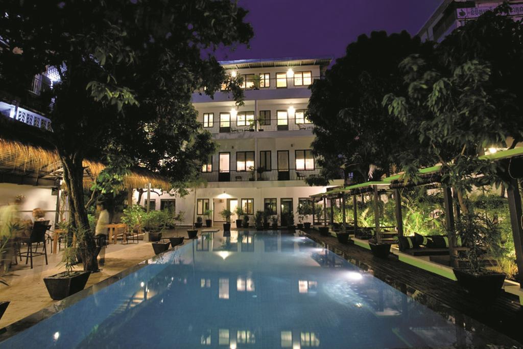 The 252 Hotel Phnom Pen Exterior foto